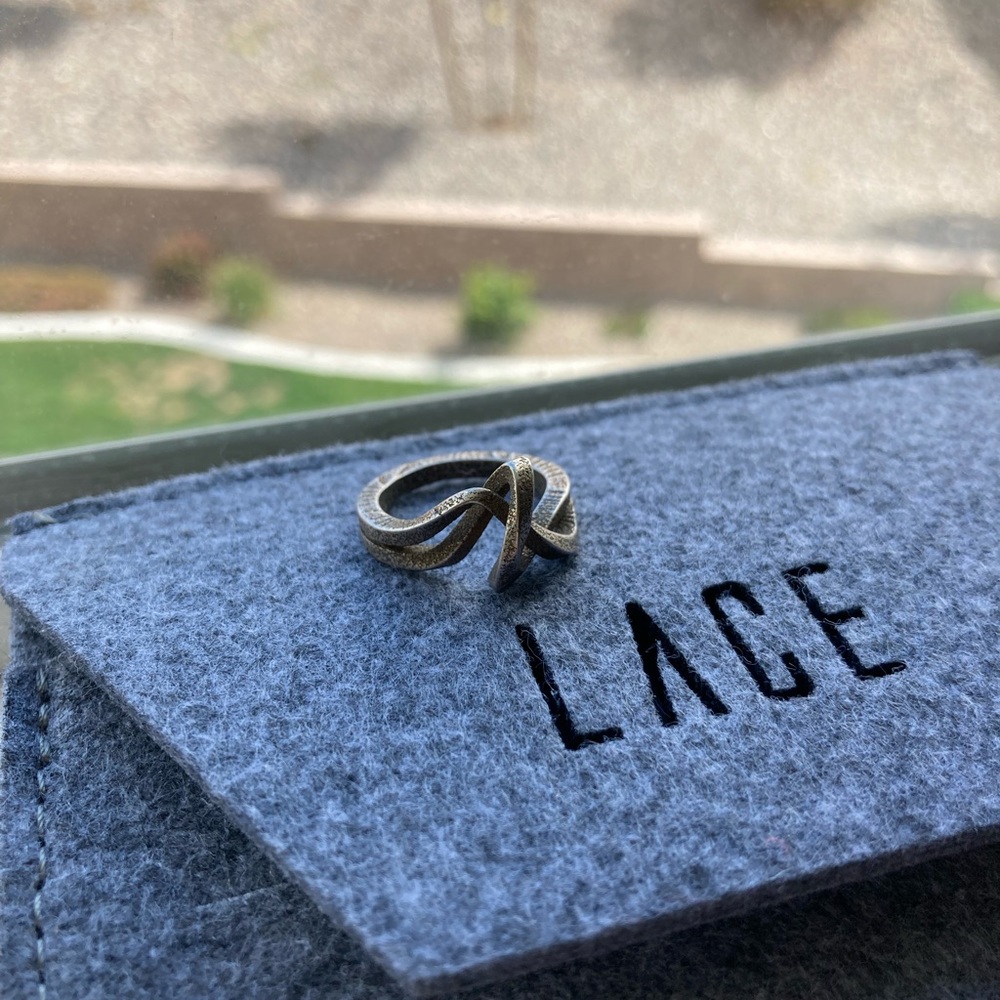 Geometric Architectural Intertwined Ring